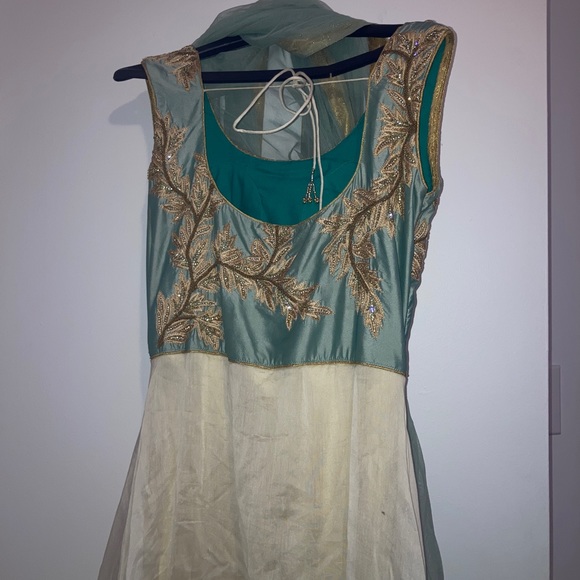 Shalwar Kameez - Worn Once! - Picture 2 of 5